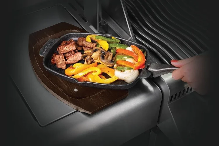 Polgrill-56008-napoleon-zeliwny-skwierczacy-polmisek_polgrill.webp