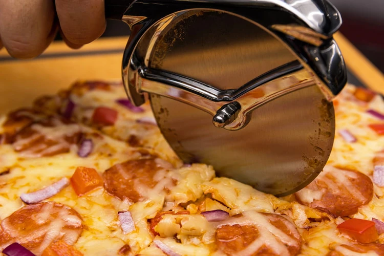 Polgrill_Noz-do-krojenia-pizzy-Broil-King-69810.jpg