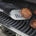 polgrill-70010-napoleon-stalowa-łopatka-pro-z-burgerami_polgrill.webp