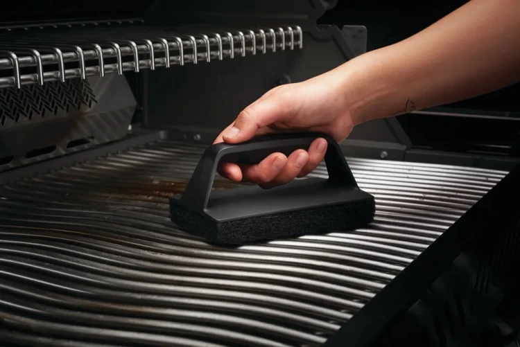 Polgrill-62003-szczotka-do-czyszczenia-rusztu-napoleon-grill4.webp