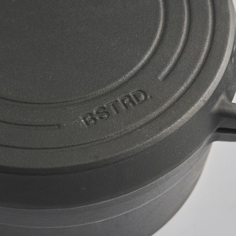 Żeliwny garnek z pokrywką, fi 24cm BSTRD. – zdjęcie 2