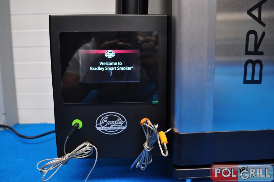 Sondy podłączone do generatora dymu