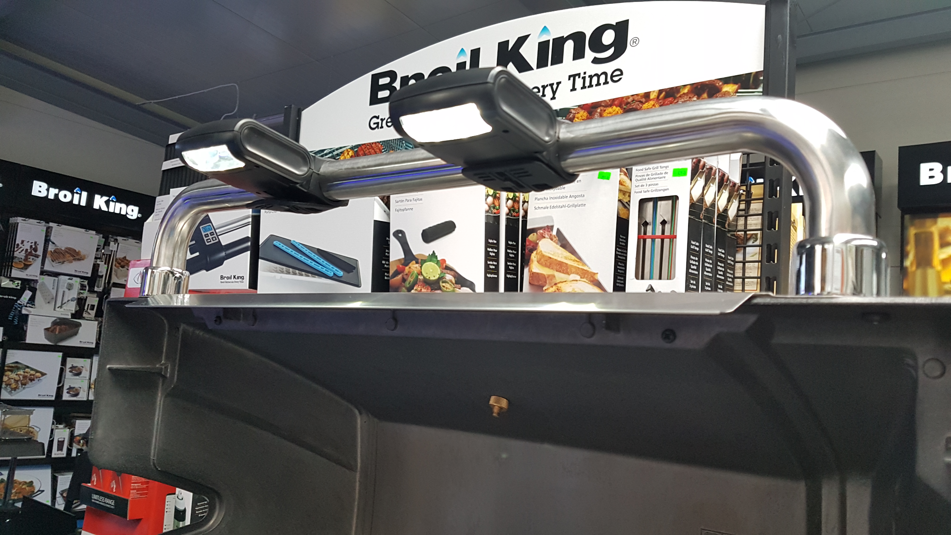 Lampka led na grillu Monarch 390