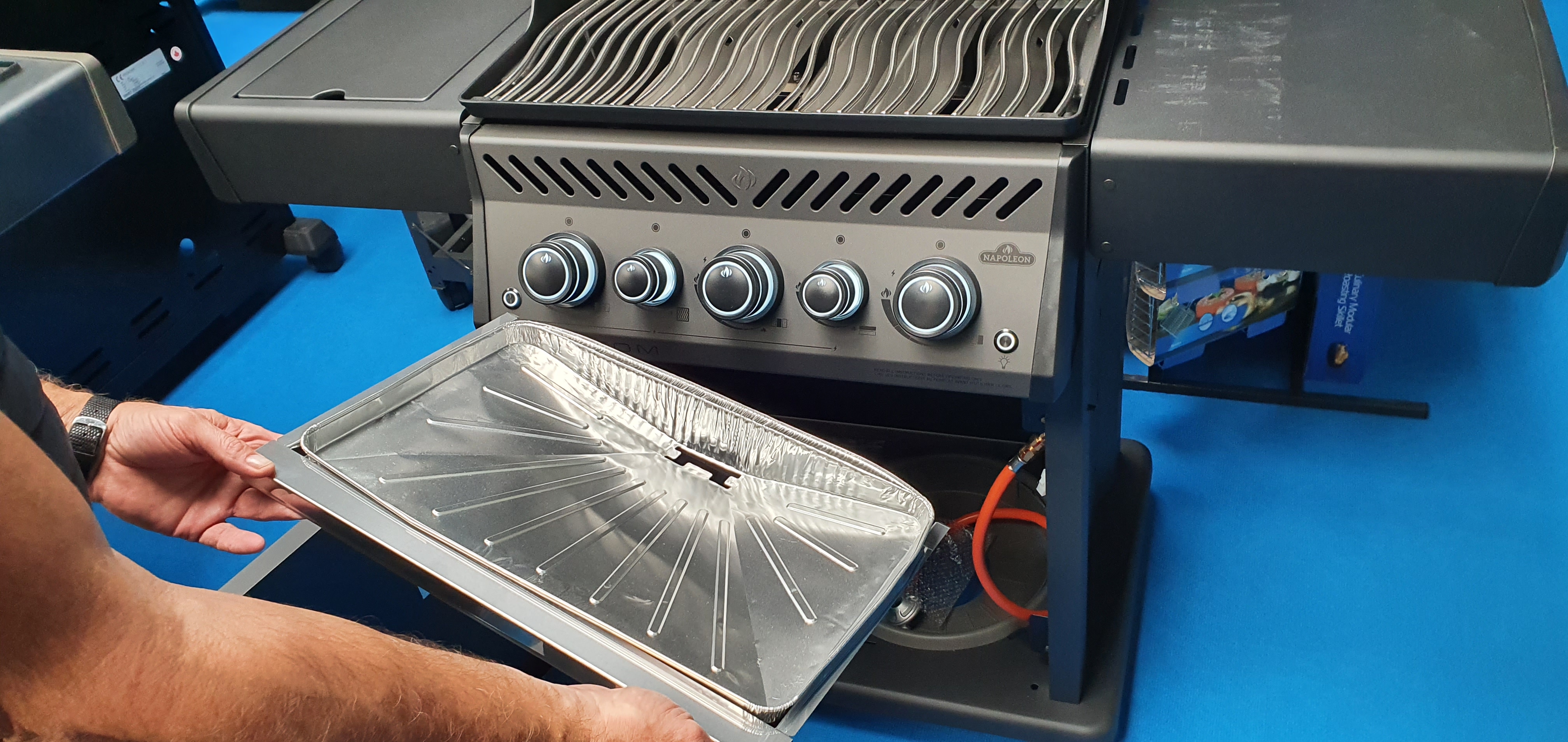 taca pod grill napoleon rogue 425